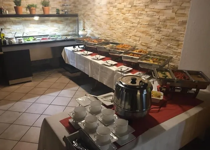 酒店 Burggasthof Weissenstein 雷根